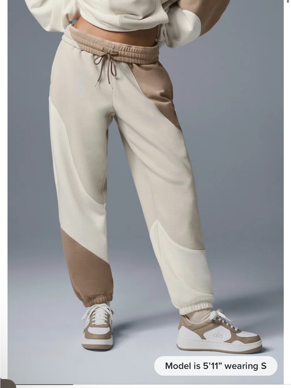 ALO Yoga Cream & Tan Make Waves Sweatpants